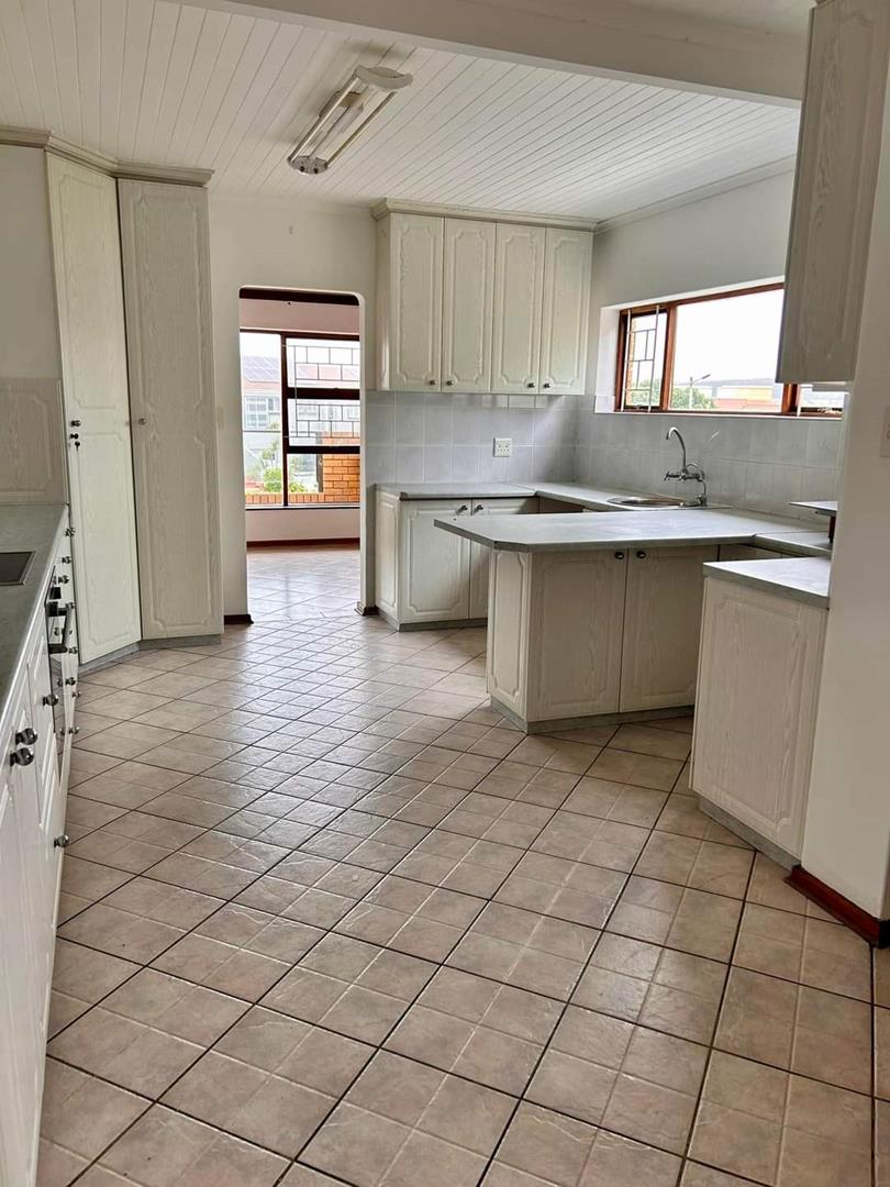 7 Bedroom Property for Sale in Bayview Western Cape